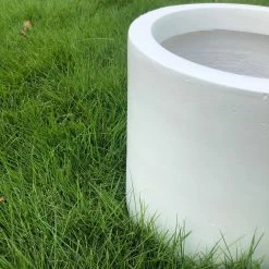 KANTE 9.8 in. W Round Pure White Concrete/Fiberglass Indoor Outdoor Modern Seamless Planter -VIGOR Plants Shop pure white kante plant pots osc0119a c80011 1f 1000