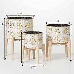 SULLIVANS White and Gold Flower Burst Metal Planter on Stand (Set of 3) -VIGOR Plants Shop white and gold patterned sullivans plant pots met1880 1f 1000